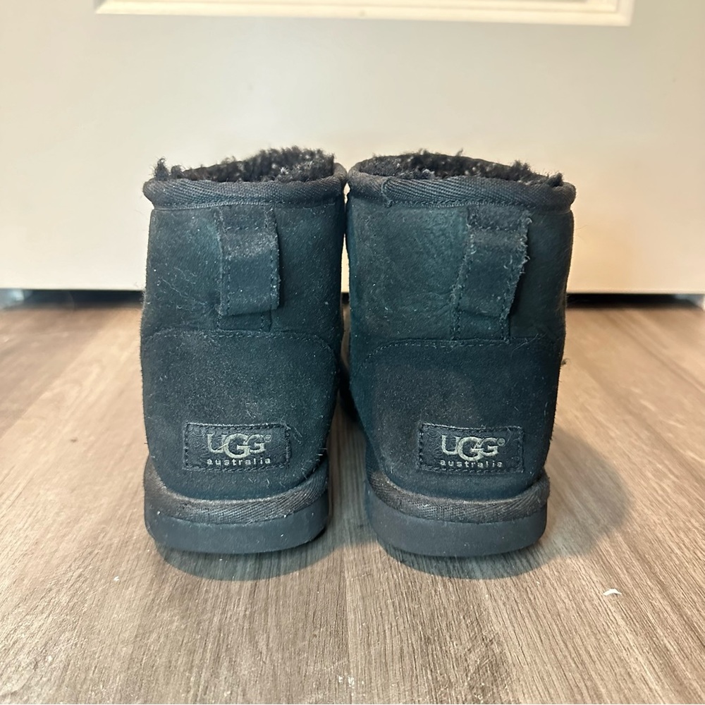 Ugg Black Mini - image 4